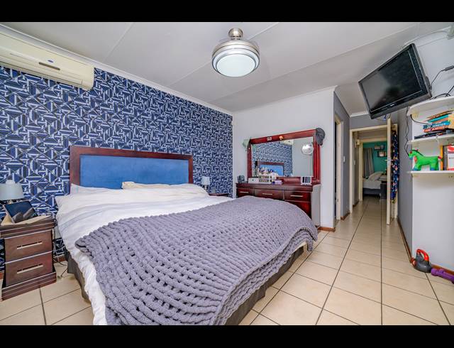 3 BEDROOM SIMPLEX FOR SALE IN COWIES HILL